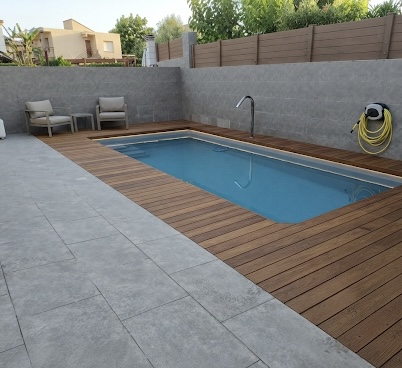Tarima exterior de PVC para piscina